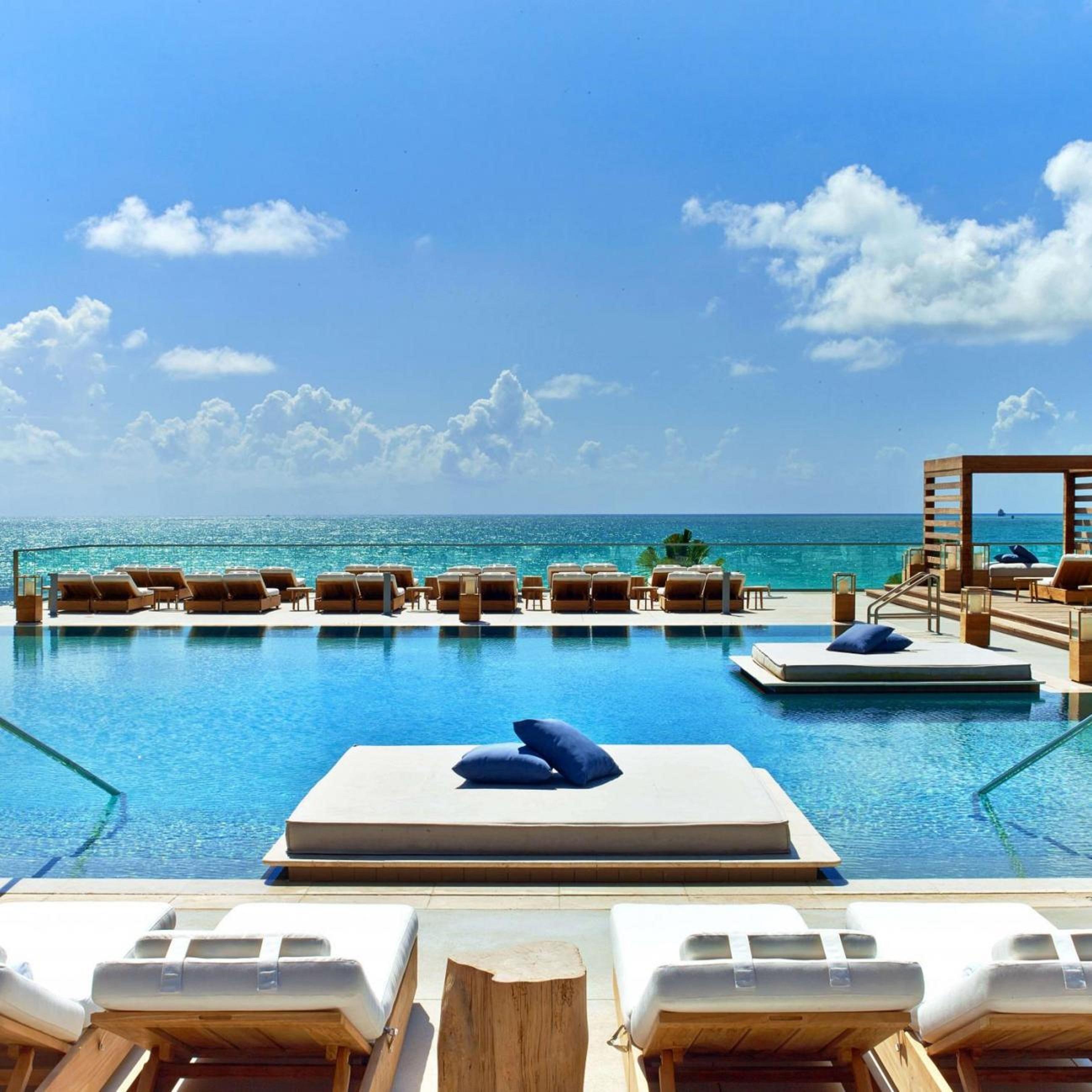 1 فندق ساوث بيتش ميامي بيتش المظهر الخارجي الصورة The rooftop pool at the SLS Brickell