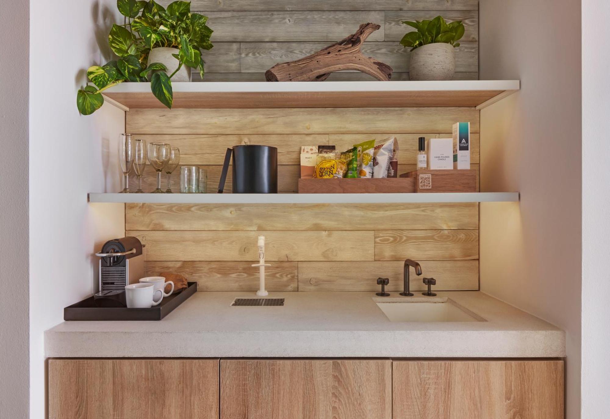 1 فندق ساوث بيتش ميامي بيتش المظهر الخارجي الصورة A wet bar in a home